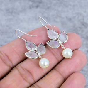 Boucles d'oreilles tendance en argent sterling 925 avec perles d'eau douce et pierres précieuses en pierre de lune arc-en-ciel, à crochet en argent, cadeau de fiançailles, pour usage quotidien - Product Image 1
