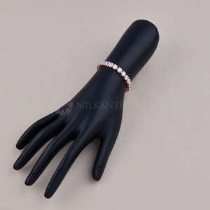 Brazalete de diseño elegante con diamantes redondos y de corte almohada creados en laboratorio, en oro macizo de 10K, 14K y 18K, de proveedor indio. - Product Image 4