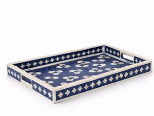 Plateau rectangulaire artisanal éco-responsable en os incrusté avec poignées, motif floral bleu et blanc, idéal pour le Ramadan et les mariages - Product Image 5