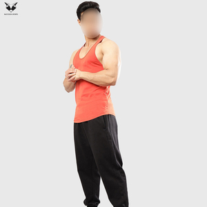 Camiseta sin mangas de poliéster transpirable de punto con cuello redondo para hombre, color coral sólido, cómoda, superventas 2026, para uso casual y deportivo. - Product Image 2