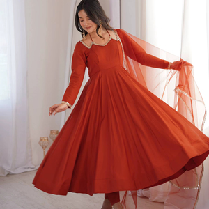 Anarkali de tela Chanderi de seda romana pura, completamente acampanado, con conjunto de dupatta, listo para usar. - Product Image 1