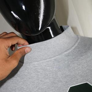 Sudadera de cuello alto TPST HEATHER GREY con apliques bordados VERDE, sudadera de cuello ancho URBAN PRODUCTIONS - Product Image 6