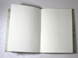 Cuaderno de Viaje Ecológico con Tapa Dura de Papel de Algodón Reciclado Hecho a Mano con Diseño de Crema y Mármol Dorado - Product Image 3