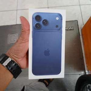 แอปเปิ้ล ไอโฟน 17 โปรแม็กซ์ 256GB สีน้ำเงินเข้ม ปลดล็อคแล้ว หน้าจอ 4K HD รองรับ 5G สองซิมการ์ด ระบบจดจำใบหน้า รองรับหลายภาษา กล้อง 48MP รับประกัน 3 ปี - Product Image 5