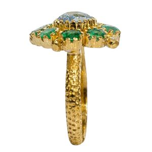 Bague Gemvanity SR1467 plaquée or 14 carats, style bouddhiste tibétain, luxe classique, sertissage en canal, topaze bleue taille brillant et émeraude - Product Image 4