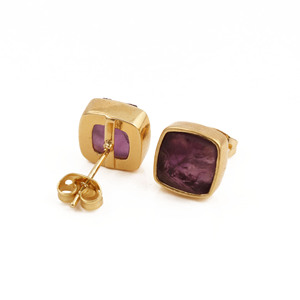 Boucles d'oreilles clous carrées en améthyste naturelle brute, plaquées or, faites à la main, taille coussin, pierre de naissance, bijoux délicats, cadeau R - Product Image 2