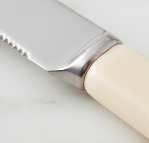 Cuchillo para Queso de Acero Inoxidable con Hoja Curva Dentada y Mango de Plástico Blanco Marfil, Herramienta Duradera para Queso - Product Image 2
