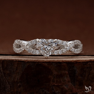 Anillo de Diamante Cultivado en Laboratorio con Corte Corazón de 0.5CT, Banda Cruzada con Pavé, Certificado IGI, Oro Blanco de 10K, Anillo de Novia - Product Image 1