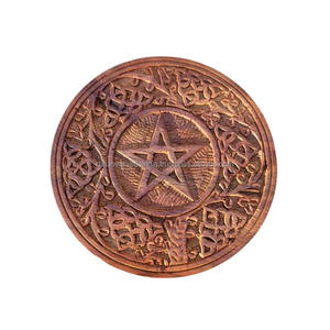 Tuile d'autel en bois à suspendre de qualité supérieure Pentagramme sacré et décor Triquetra à un prix abordable d'un grossiste de confiance - Product Image 4