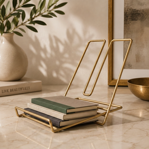 Support de livre de luxe en laiton avec cadre en fil métallique incliné pour livre de cuisine, tablette, menu et présentation sur table - Product Image 1