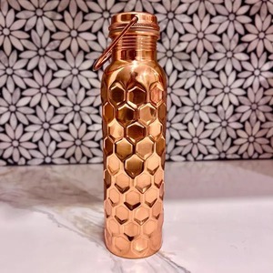 Bouteille d'eau en cuivre naturel martelé pour le yoga, la remise en forme, l'hydratation et la détoxification, bouteille en cuivre pur, vaisselle en cuivre martelé, ayurvédique - Product Image 5