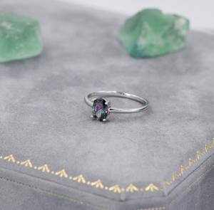 แหวนเงินแท้ประดับเพชร CZ สีดำมิสติกทรงรี 1 กะรัต ประดับด้วยเพทายสีดำออโรร่าและมิสติกโทแพซ ชุบทอง 14K แบบหนามเตย สำหรับงานแต่งงาน - Product Image 5