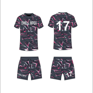 Tenue de football personnalisée pour club, vêtements de sport respirants et à séchage rapide, tissu léger avec design d'équipe personnalisé - Product Image 1