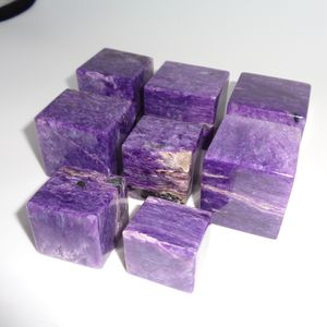 Cube de cristal de Charoite naturel poli à la main, pierre précieuse violette pour la méditation, le Reiki, la guérison énergétique des chakras, la décoration et le Feng Shui - Product Image 3