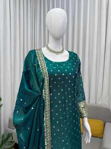 Ensemble de costume festif de luxe en soie Fendy lourde avec broderie de fils et de sequins, et dupatta - Product Image 4