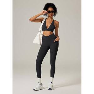 Ensemble de yoga pour femmes avec soutien-gorge de sport à poche discrète pour téléphone, leggings taille haute avec poche pour clés et cartes, réfléchissant pour la course nocturne, en nylon et élasthanne - Product Image 2