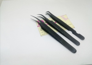Pinzas de plasma negras con logotipo personalizado para extensión de pestañas, pinzas de volumen ruso con agarre de diamante, pinzas de pestañas de acero inoxidable. - Product Image 4