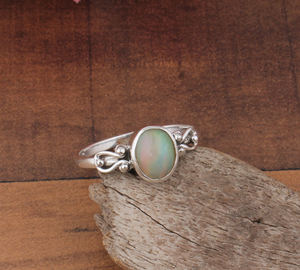 Bague de fiançailles et de mariage classique bohème délicate en argent sterling 925 avec sertissage en bézel, pierre précieuse opale taille brillant, faite à la main - Product Image 2