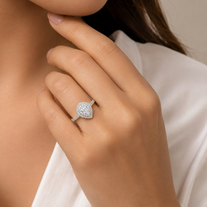 Anillo de Compromiso Clásico de Oro Amarillo de 10 Quilates con Diamante Redondo de 0.48 Quilates y Diamante Baguette de 0.04 Quilates para Boda y Aniversario - Product Image 3
