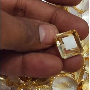 พลอยซิทรินธรรมชาติ 88 เม็ด ขนาด 15 มม. ถึง 25 มม. รูปทรงวงรี ทรงแปดเหลี่ยม ทรงสี่เหลี่ยม หน้าตัดหลากหลาย น้ำหนักรวม 1740 กะรัต ขายส่งแบบยกชุด ราคา 870 ดอลลาร์สหรัฐ - Product Image 3