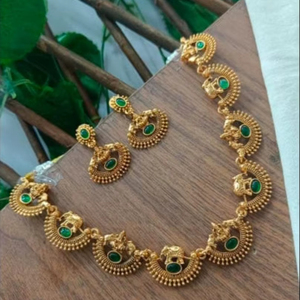 Parure de mariée ethnique traditionnelle sud-indienne en laiton de haute qualité, design déesse en zircon, plaqué or rose, pour fiançailles et mariage - Product Image 1