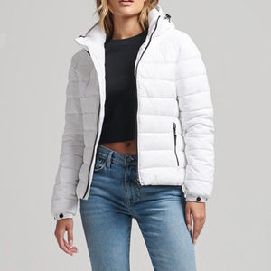 Chaqueta Acolchada Blanca para Mujer, Manga Larga, con Capucha, Cierre de Cremallera, Color Sólido, Largo Regular, Relleno de Poliéster, Logotipo Personalizado - Product Image 3