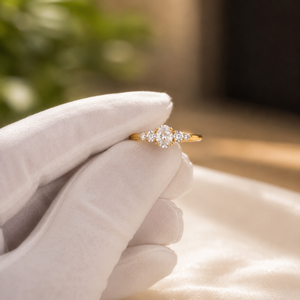 Elegante Anillo de Compromiso de Diamante con Corte Ovalado, Anillo de Boda de Moissanita para Mujer, Oro Amarillo Vermeil de 10K, Anillo de Regalo de Cumpleaños - Product Image 5