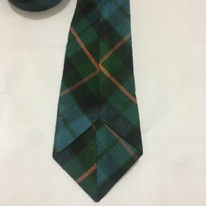Corbata escocesa de lana con estampado de tartán, con posibilidad de incluir el patrón de tartán ancestral. - Product Image 5