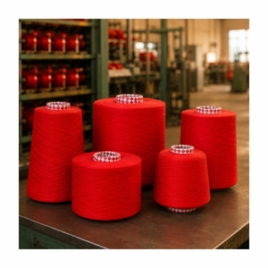 Hilo de Algodón Rojo 100% Hilado para Tejido Textil, Absorbente de Humedad, Teñido, Compacto, Hecho en India, Precio - Product Image 1