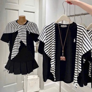 Robe midi plissée noire élégante et décontractée pour femme avec cape, ensemble deux pièces d'été respirant et à séchage rapide - Product Image 1