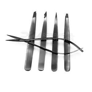 Pince à épiler RMI en acier inoxydable à pointe inclinée 4 points noire et ciseaux à cuticules à ressort légers, luxueux et lavables - Product Image 3