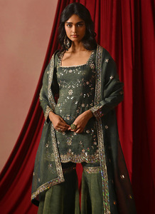 Ensemble de robe Sharara en soie brodée verte Zari pour femmes, tenue de cérémonie de mariage pakistanaise - Product Image 3