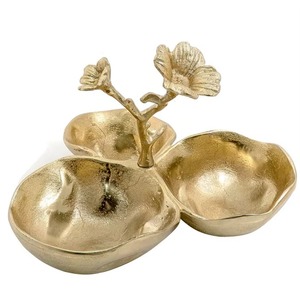 Tazón de servir tres en uno con diseño de flor de metal dorado y detalles de asa en forma de flor, hecho a mano, pulido, decorativo, ideal para regalar. - Product Image 4