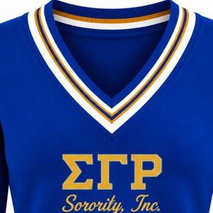เสื้อสเวตเตอร์ไหมพรมคอวี แขนยาว สำหรับผู้หญิง แบรนด์ Custom Sigma Gamma Rho  ออกแบบตัวอักษรได้ตามต้องการ  คอเสื้อและปลายแขนเสื้อแบบริบ - Product Image 3