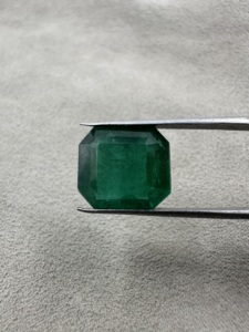 Émeraude naturelle zambienne taille octogonale 8,90 carats, pierre précieuse verte intense pour la fabrication de bijoux - Product Image 5