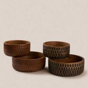 Ensemble de 4 bols à salade en bois sculpté, texture bois foncé, bassin de service pour fruits, vaisselle de cuisine artisanale - Product Image 1