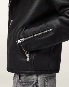 Chaqueta de Cuero Genuino para Hombre, Estilo Motero, con Cuello Alto, Cierre de Cremallera, Impermeable, Forro de Piel Sintética y Logotipo, Corte Regular para Invierno - Product Image 4