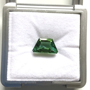 Turmalina verde natural de 6.02 quilates con corte elegante para la elaboración de joyería fina. - Product Image 2