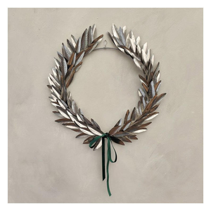 Magnifique couronne artistique en métal avec motifs de feuilles et de fleurs pour une décoration élégante de porte d'entrée, de mur et de jardin - Product Image 6
