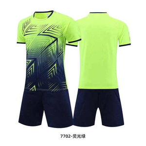 Ensemble de vêtements de sport pour le football masculin, tissu extensible durable, maillot et short à séchage rapide, kit pour l'entraînement professionnel et les matchs, équipe personnalisée - Product Image 3