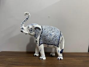 Statue de cheval en poterie bleue artisanale avec motif floral, décoration de table ou de bureau traditionnelle indienne - Product Image 4