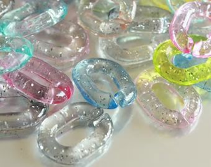 Cadenas de resina personalizables de gran tamaño, con eslabones grandes de resina multicolor, disponibles por Glowin Fashion. - Product Image 3