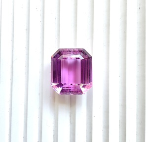 Pietra naturale di kunzite taglio ottagonale da 59,16 carati per la creazione di gioielli raffinati - Product Image 1