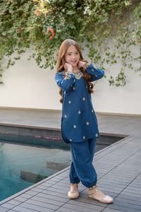 Costumes d'été pour enfants en coton brodé de dentelle, ornés de sequins, avec col asymétrique et boutons, écologiques, naturels et luxueux - Product Image 4