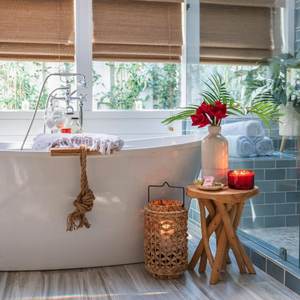 Lanterne en jacinthe d'eau tissée à la main avec support en verre, porte-bougie en bambou et rotin, lampe sur pied pour mariage, fête, décoration de la maison - Product Image 4