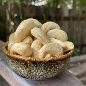 Popular Choice W420 <b>Nut</b> <b>Kernel</b> Food & Drink Applications Cheap Price from Vietnam Wholesale 100% Natural Cashew <b>Nuts</b> - Product Image 1
