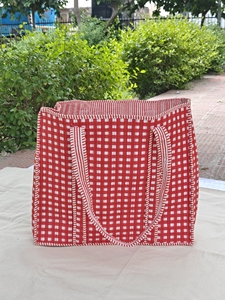 กระเป๋าผ้าฝ้ายเย็บมือลายบล็อกสีแดง สไตล์โบโฮ สำหรับใส่ของช้อปปิ้ง - Product Image 2