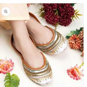 Wholesale Price Hand Embroidered Summer Women's Sequined Anti-Slip Floral Pattern Comfortable Flat Pumps Khussa Shoes For Ladies - Product Image 2