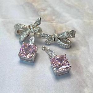 Pendientes de Oro Blanco de 14K con Diamante de Laboratorio Rosa de 5 Quilates, Corte Radiante, Diseño de Media Lazo, Elegantes y Estilosos para Fiestas, Joyería para Mujer - Product Image 1