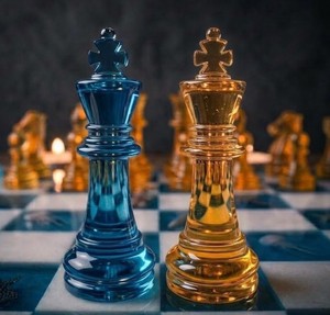 Échiquier en résine de luxe fait main, design personnalisé, jeu d'échecs, boîte à échecs, pièces de jeu, idéal pour un cadeau. - Product Image 6